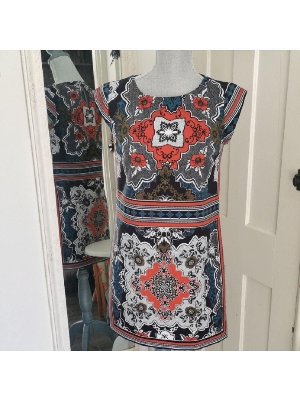 Banana Republic Geometric bohochic batik print festival shift print. Size 0. EUC